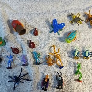 Vintage Disney A Bug's Life 1998 Micro Mini Playset Figures LSet of 22 collect
